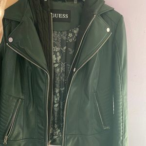 This a beautiful green Guess jacket never worn! Just been in my closet .